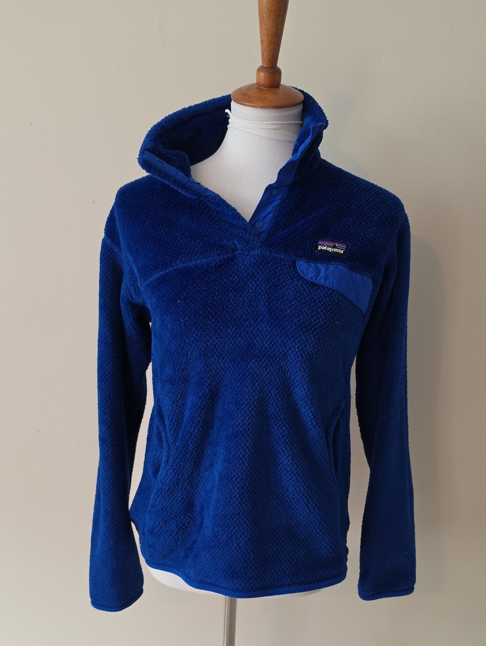 Patagonia Blue “Super soft plush fleece material.” Pullover